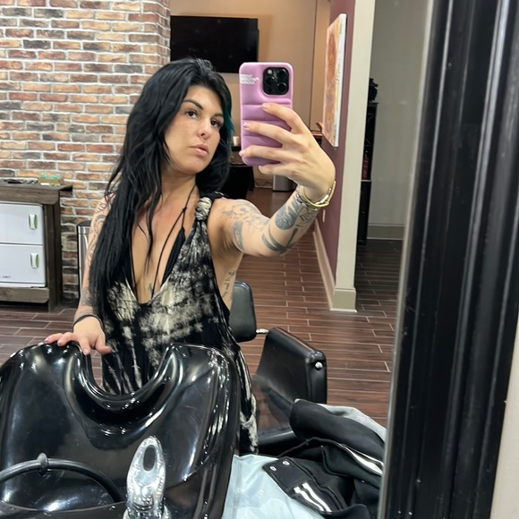 Meet your seller ! I’m dani :P - Picture 1 of 1